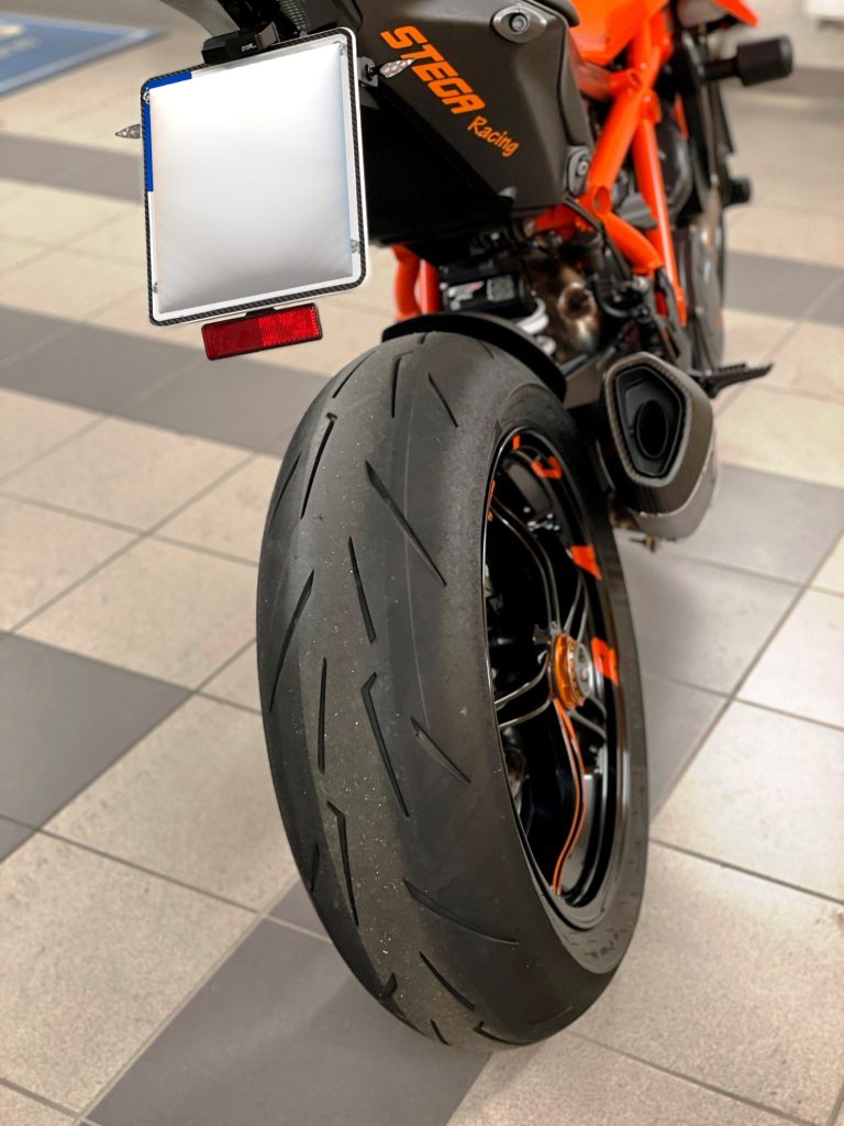 Detail: Motorradreifen und Hinterrad
